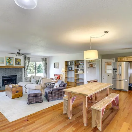 River Valley Oasis With Gorgeous Views And Large Yard!